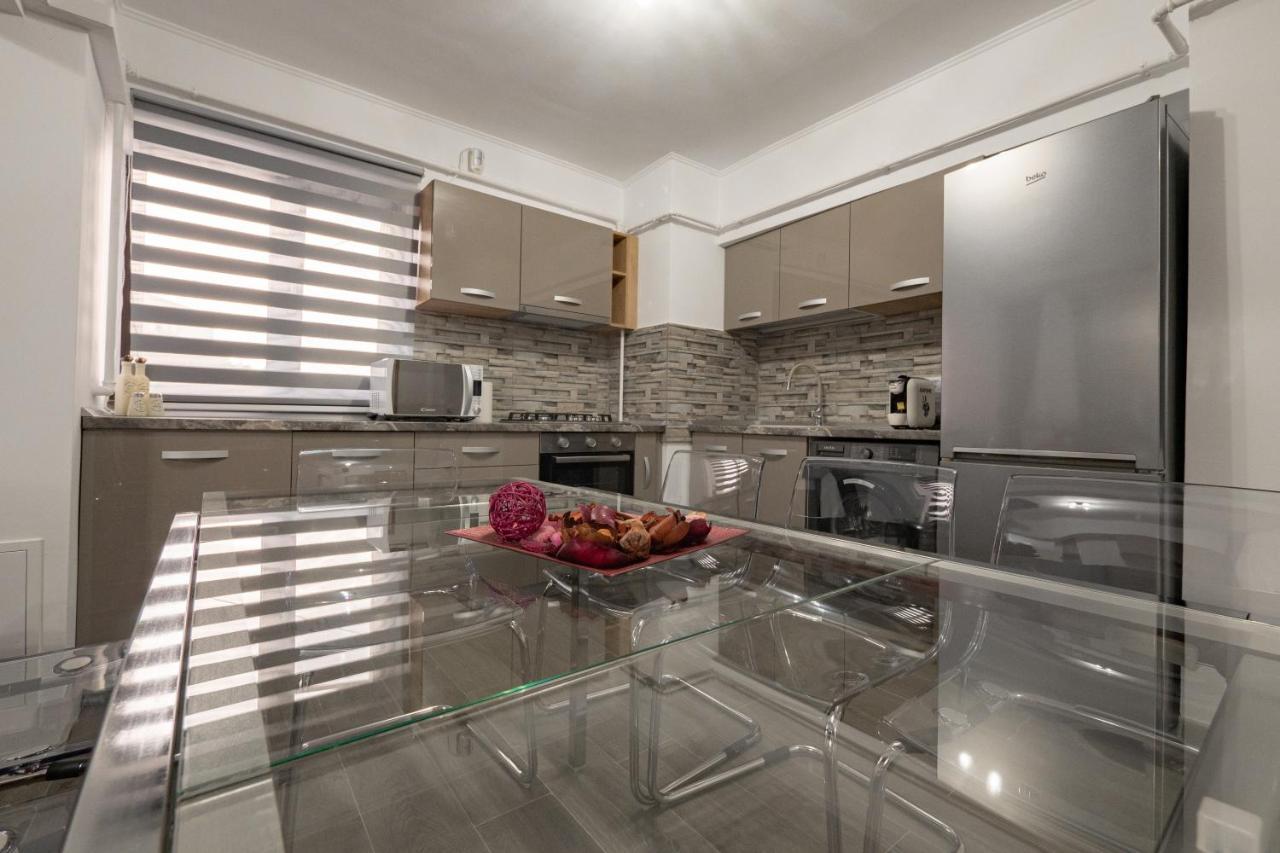 Luxury Ultracentral Piteşti Exterior foto